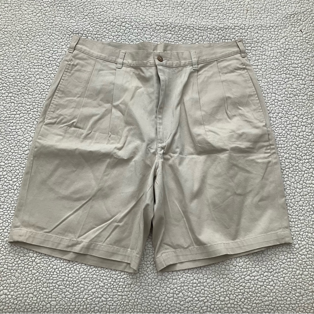 Brook’s Brothers, khaki pleated shorts with pockets. Men’s 36